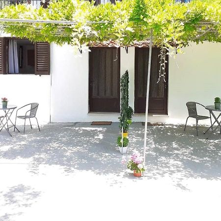 Daphnes Apartments Ratzaklion Bagian luar foto
