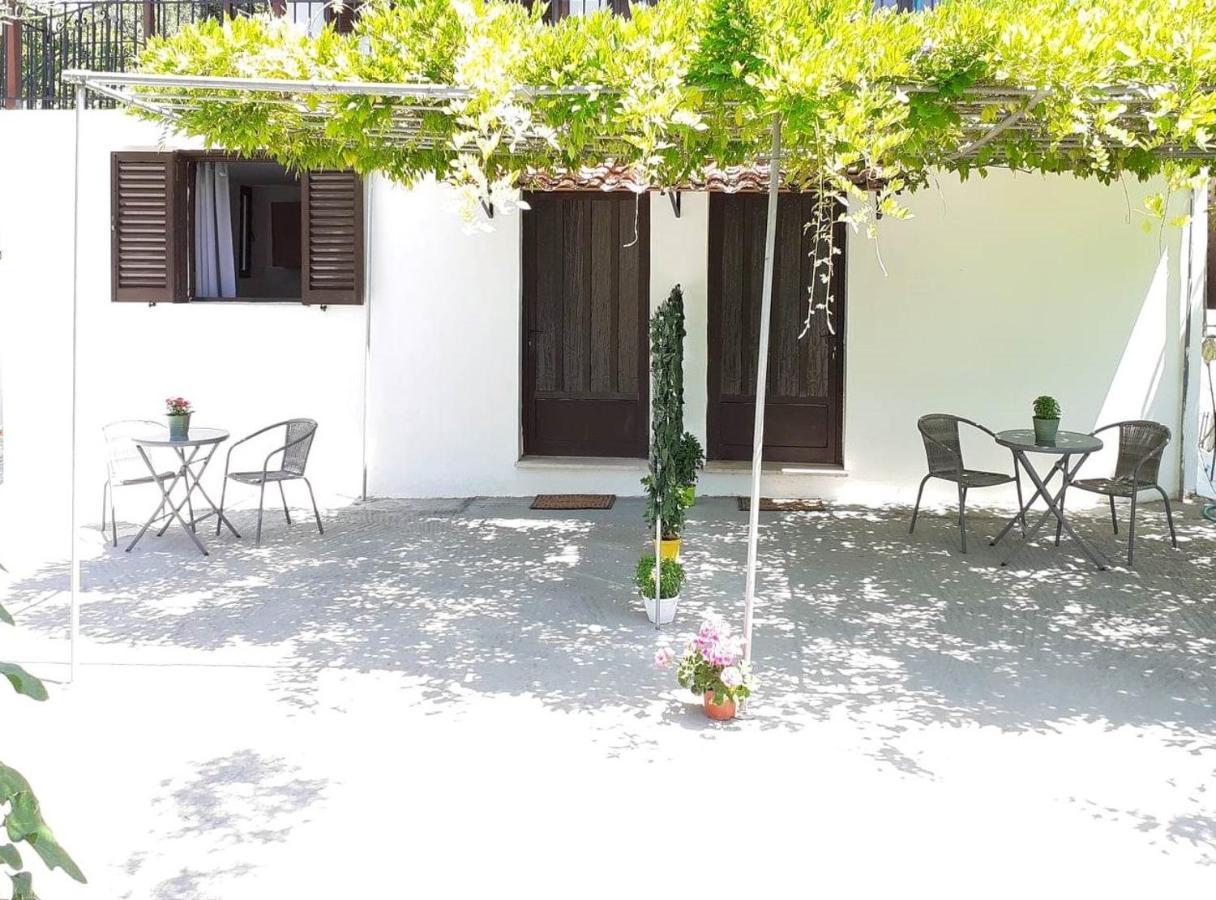 Daphnes Apartments Ratzaklion Bagian luar foto
