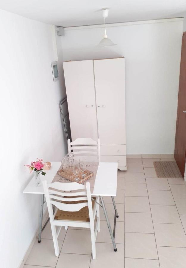 Daphnes Apartments Ratzaklion Bagian luar foto