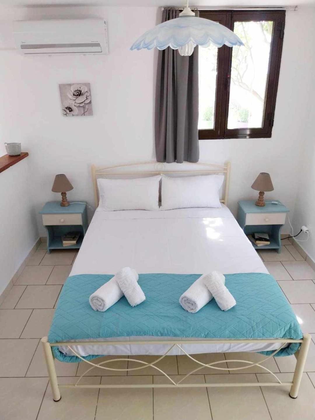 Daphnes Apartments Ratzaklion Bagian luar foto